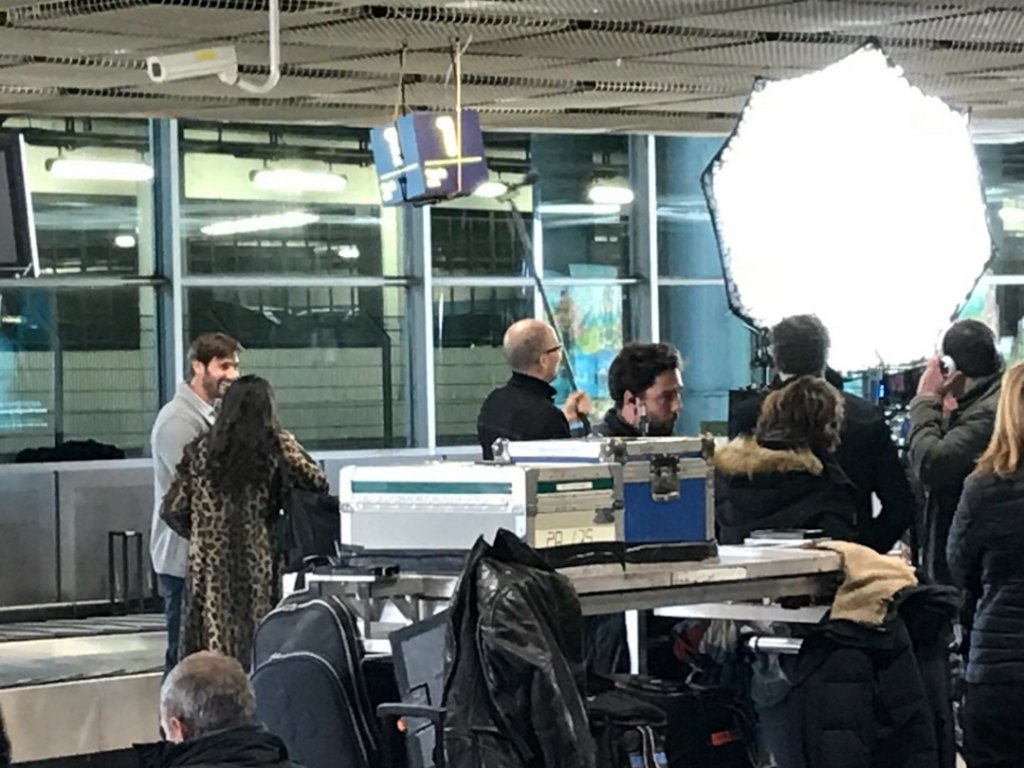 Aéroport Marseille Provence : Les passagers en Provenance de Bordeaux sont tombés sur le tournage d'une scène du film "Beau-Fils à Papa" de François Desagnat avec Kad Merad et Julie Gayet (Photo D.C.)