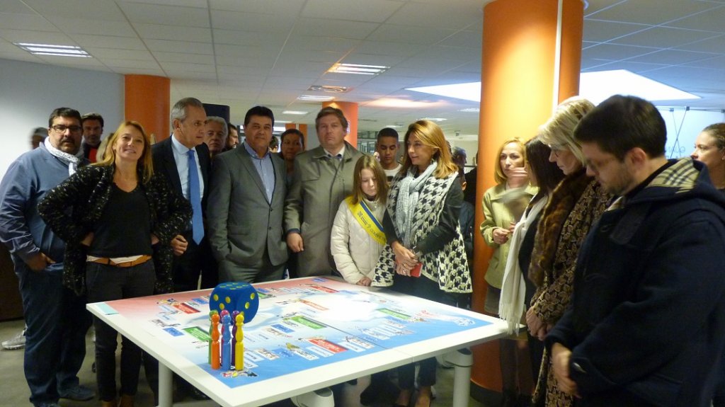 Martine Vassal entourée de nombreux élus et représentants d'associations pour l'inauguration de Martine Vassal entourée de nombreux élus et représentants d'associations pour l'inauguration de