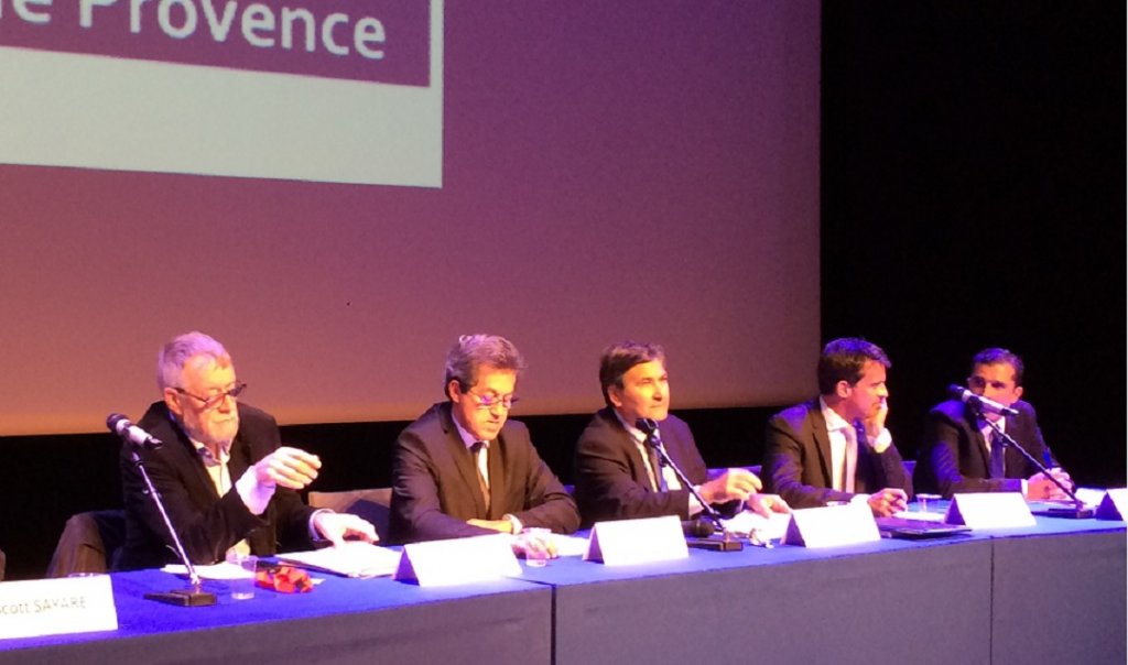 Paul Amar entouré de Manuel Valls, Fabrice Labi, Gilbert Thiel, Georges Fenech (Photo Mireille Bianciotto)