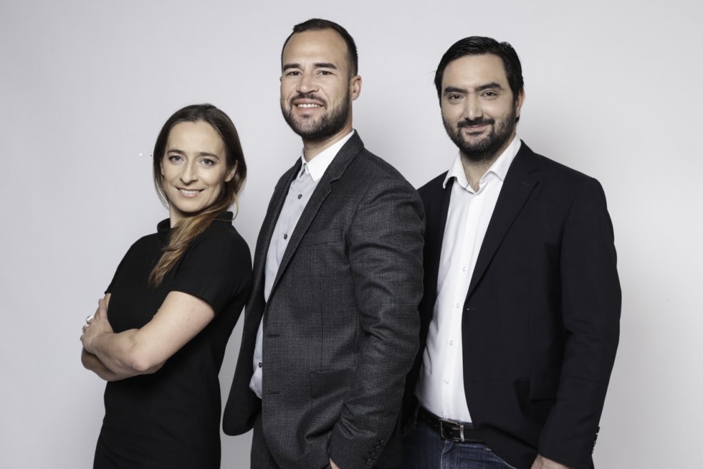 Les 3 axes de la commission e-tourisme de l'AMFT réprésentés Delphine Bianchini, directrice commerciale de Hôtel Palm Beach (incoming, le touriste que fait-il ? ) Fabien da Luz directeur général de Tour Mag (outgoing, suivi du touriste) et Alexandre Barthélémy, dirigeant de Vigimilia (visitors intelligence, travail avec les institutions locales du tourisme) (Photo AMFT) Les 3 axes de la commission e-tourisme de l'AMFT réprésentés Delphine Bianchini, directrice commerciale de Hôtel Palm Beach (incoming, le touriste que fait-il ? ) Fabien da Luz directeur général de Tour Mag (outgoing, suivi du touriste) et Alexandre Barthélémy, dirigeant de Vigimilia (visitors intelligence, travail avec les institutions locales du tourisme) (Photo AMFT)