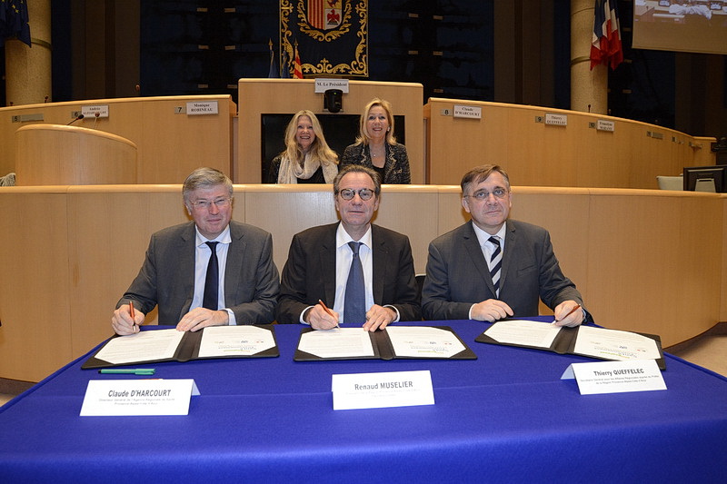 Renaud Muselier entouré de Thierry Queffelec et Claude d'Harcourt (Photo Franck Pennant) Renaud Muselier entouré de Thierry Queffelec et Claude d'Harcourt (Photo Franck Pennant)