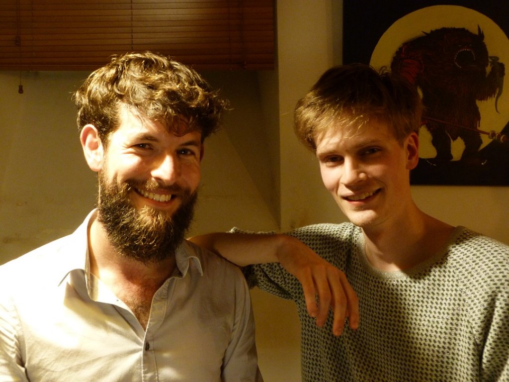 Baptiste Dezerces aux côtés de Simon Rembado, les acteurs de «Une proposition» librement adaptée de la pièce «Le limier» d’Anthony Shaffer (Photo J.-R. B.) Baptiste Dezerces aux côtés de Simon Rembado, les acteurs de «Une proposition» librement adaptée de la pièce «Le limier» d’Anthony Shaffer (Photo J.-R. B.)