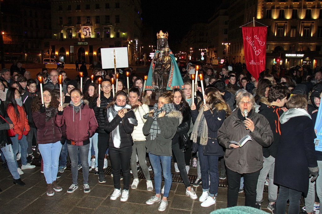 De nombreux jeunes ont participé à la procession de Notre-Dame-de-Confession (Photo Robert Poulain)