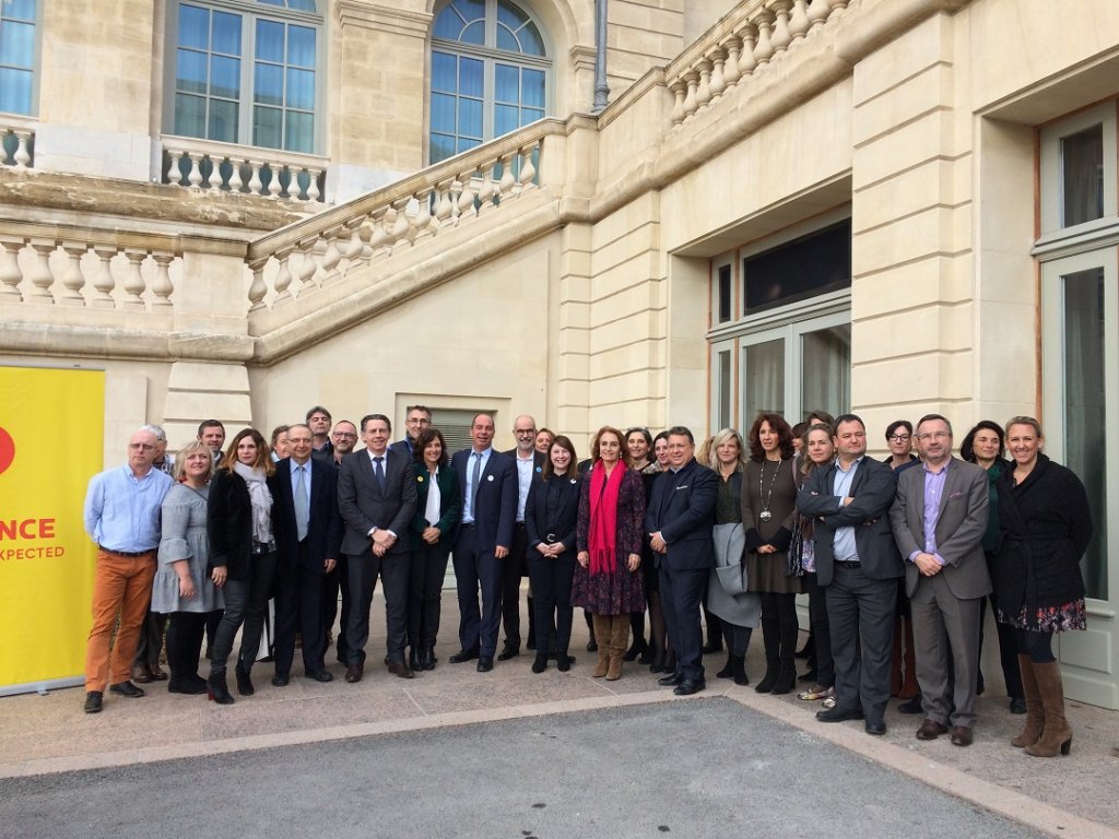 L'ensemble des partenaires du 1er contrat destination Provence (Photo Mireille Bianciotto)