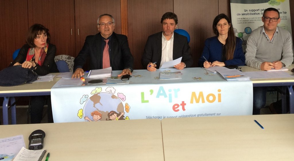 De gauche à droite : Frédérique Grimaldi, Victor-Hugo Espinosa, Dominique Robin, Marie-Anne Le Meur et Mathieu Izard (Photo Mireille Bianciotto) De gauche à droite : Frédérique Grimaldi, Victor-Hugo Espinosa, Dominique Robin, Marie-Anne Le Meur et Mathieu Izard (Photo Mireille Bianciotto)