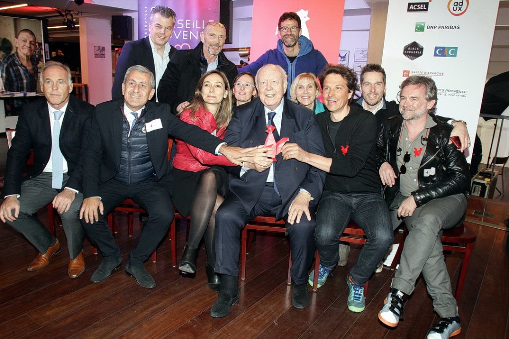 Jean-Claude Gaudin, Didier Parakian, Dominique Tian aux côtés de Pascal Lorne et des membres du collectif Aix-Marseille 2.0, dont il est le président, lors de la cérémonie à La Criée de lancement de la nouvelle gouvernance d' #AMFT (Photo Robert Poulain)