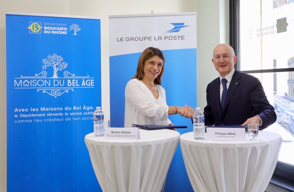 Martine Vassal et Philippe Wahl, PDG du groupe La Poste ont signé une convention qui porte sur l’ouverture à venir de 5 à 10 futures  Martine Vassal et Philippe Wahl, PDG du groupe La Poste ont signé une convention qui porte sur l’ouverture à venir de 5 à 10 futures