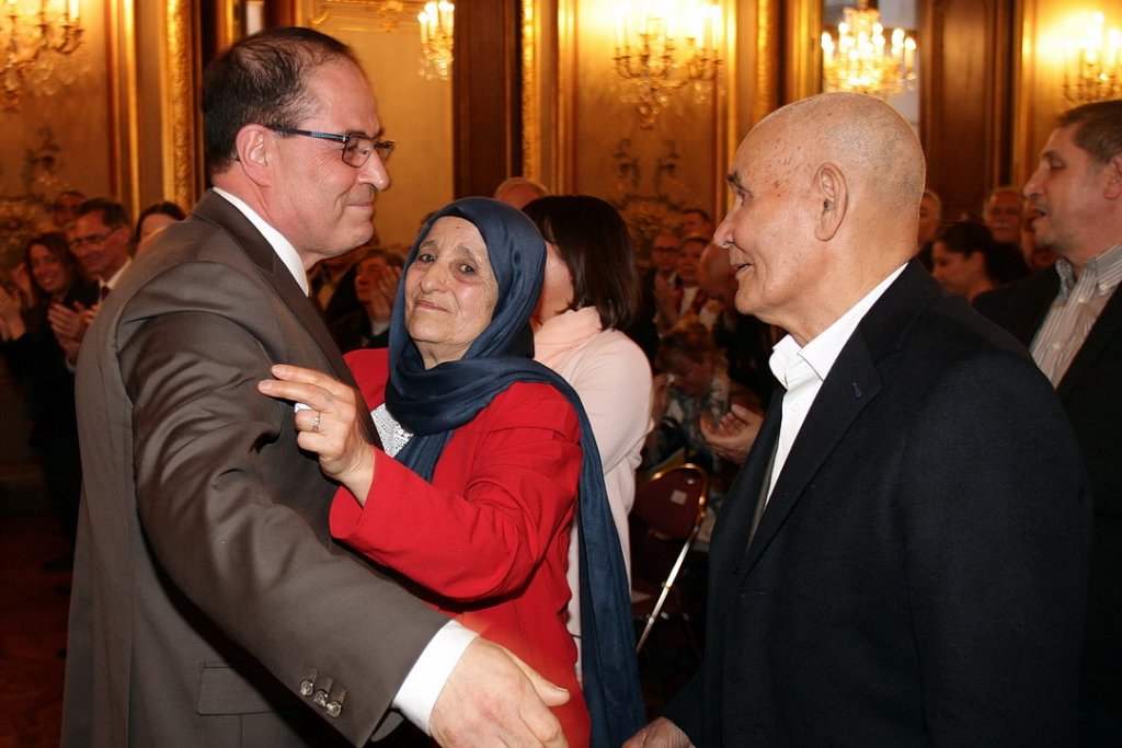 Mohamed Laqhila accompagné de ses parents (Photo Robert Poulain)