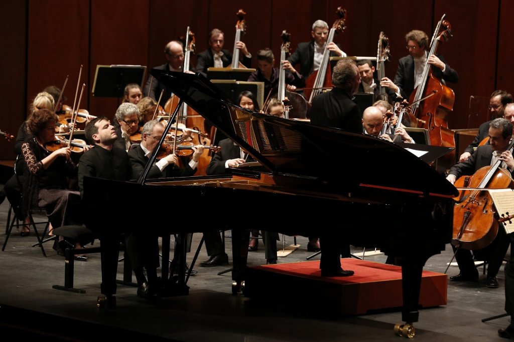 Un très beau moment de musique au Grand Théâtre de Provence avec Francesco Piemontesi devant l’Orchestre National de France. (Photo Caroline Doutre)