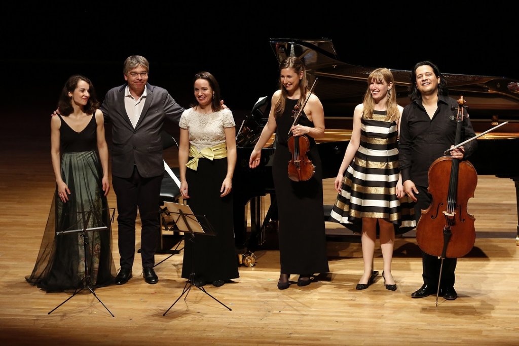 Autour d’Eric Tanguy, les musiciens qui ont servi ses œuvres ainsi que  celles de Schubert et Mahler. (Photo Caroline Doutre)