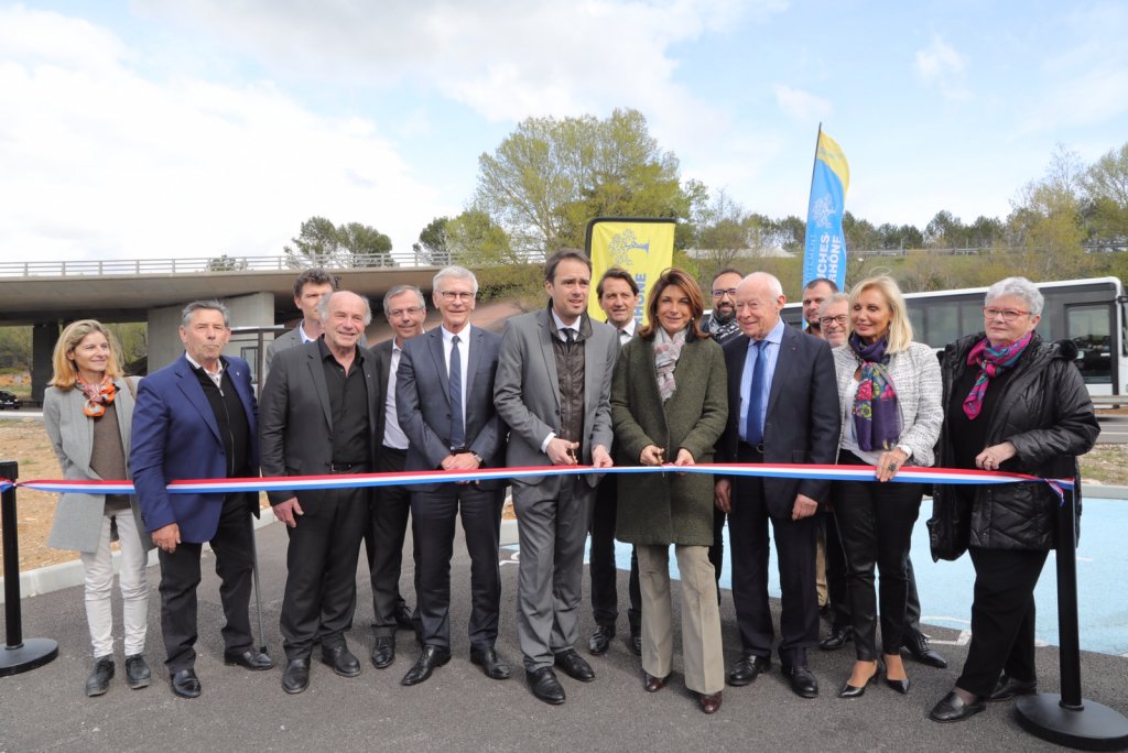 Martine Vassal a inauguré l'aire de co-voiturage de Venelles (© CD13)