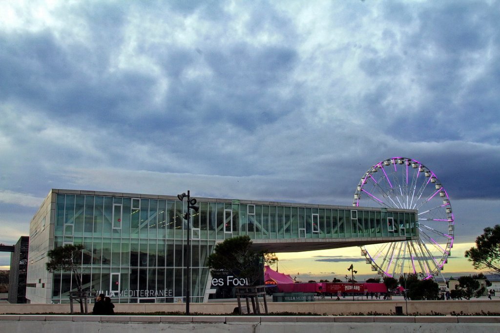 Marseille : La roue tourne pour la Villa Méditerranée... (Photo Robert Poulain)