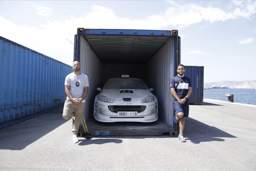 Franck Gastambide à qui a été confié la réalisation de ce «Taxi 5» dont le tournage a eu lieu au mois d'août 2017 à Marseille- et Malik Benthala  (Photo : John Waxxx © 2018 – T5 Production - ARP - TF1 Films Production- Europacorp)