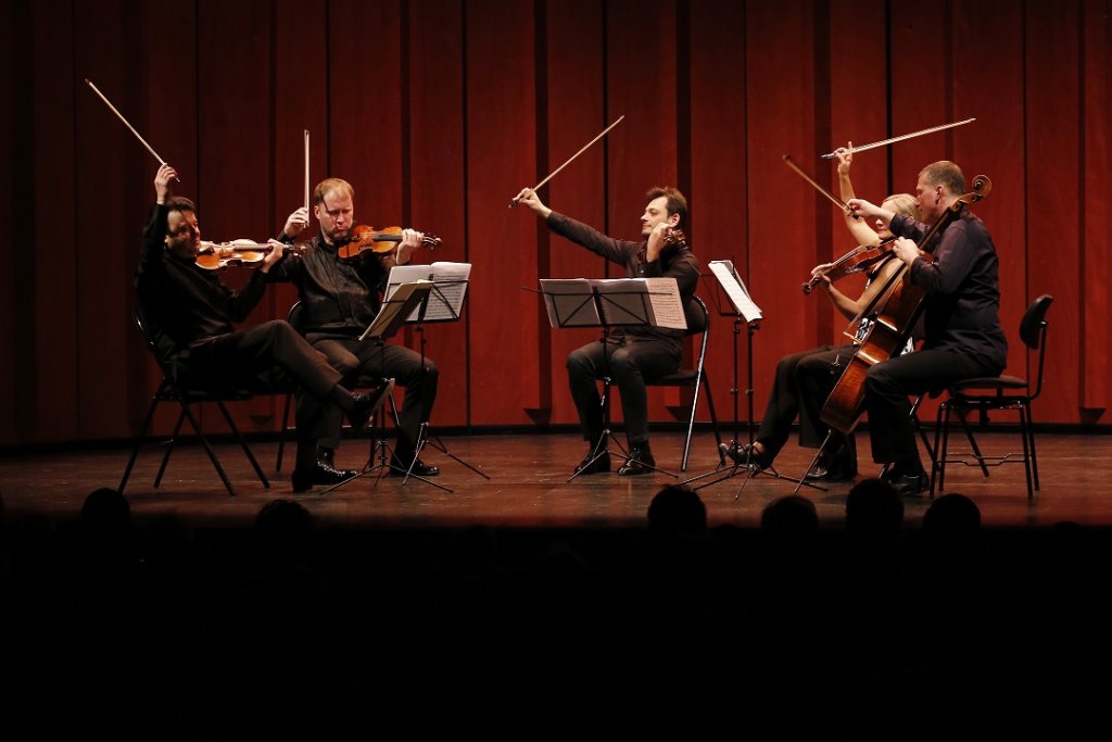 Vadim Gluzman, violoniste exceptionnel entouré d’autres cordes virtuoses (Photo Caroline Doutre)