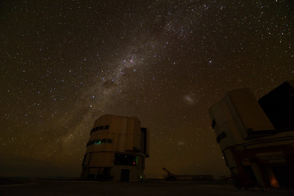 A très haute altitude, ​au Chili, ​ sous un ciel totalement dégagé, a été implanté l'un des plus grand centres d'observation pour les atrophysiciens, notamment pour les spécialistes des exoplanètes (Photo Eso)