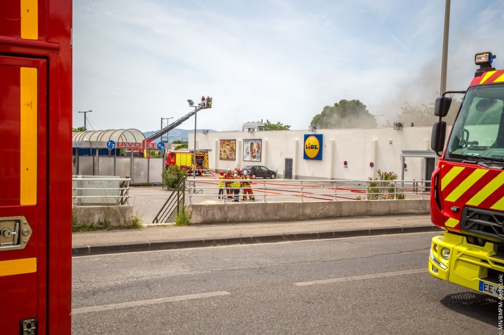Le magasin Lidl était fermé au moment de l'intervention des marins-pompiers / © BMPM/SM Aedo