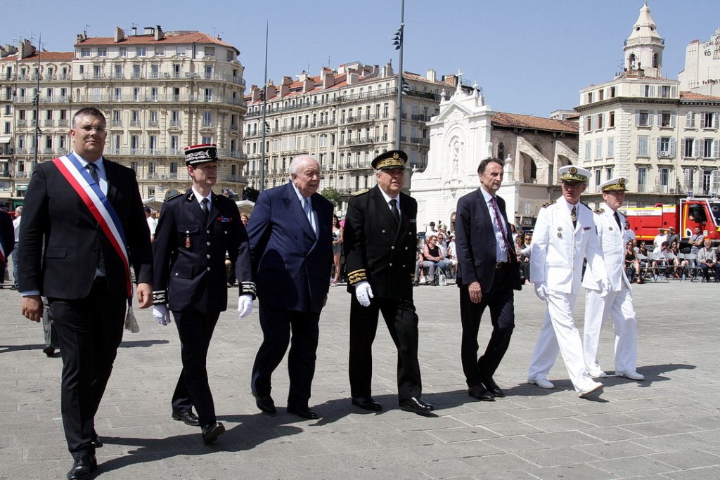 La cérémonie était co-présidée par le vice-amiral Charles-Henri Garié et par le préfet de Région Pierre Dartout,  préfet de la zone de défense et de sécurité Sud, préfet des Bouches-du-Rhône (Photo Robert Poulain)