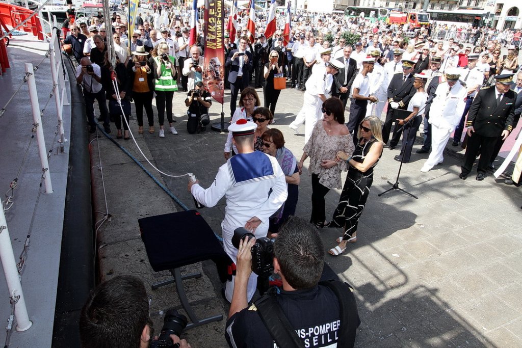 Le baptême du bateau a eu lieu en présence de Jacqueline Brutus, veuve de l’officier, mort au feu, ayant donné son nom au navire (Photo Robert Poulain)