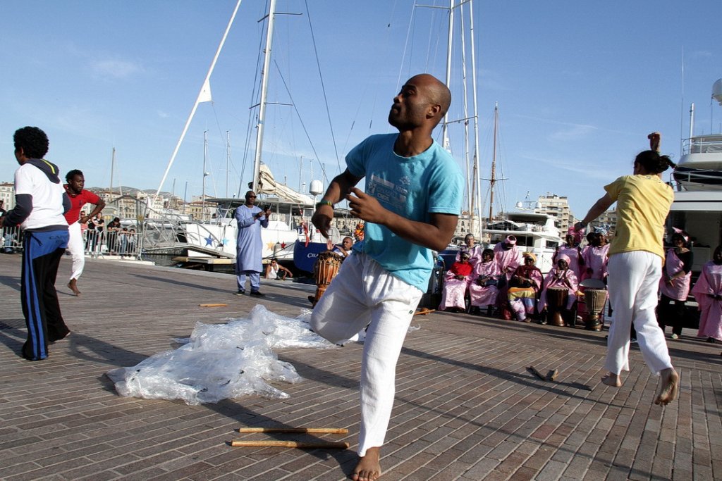 Danse au son du tambour de Tambouyé (Photo Robert Poulain) Danse au son du tambour de Tambouyé (Photo Robert Poulain)