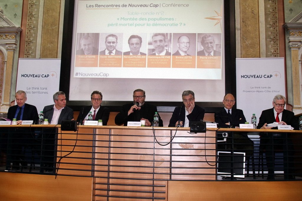 Yves Leterme, Xavier Bertrand, Renaud Muselier, Dominique Reynié, Enrico Letta et Pierre Vimont ont nourri la seconde table ronde (Photo Robert Poulain)