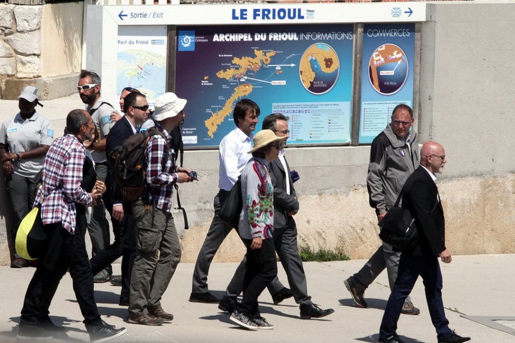 Nicolas Hulot en visite sur l'archipel du Frioul à Marseille (Photo Robert Poulain)