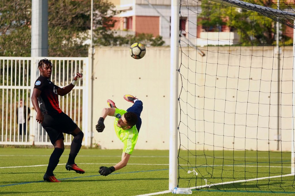 Les efforts des attaquants marseillais n’ont pas permis à Endoume d’égaliser (Photo Laurent Saccomano/Wallis.fr )