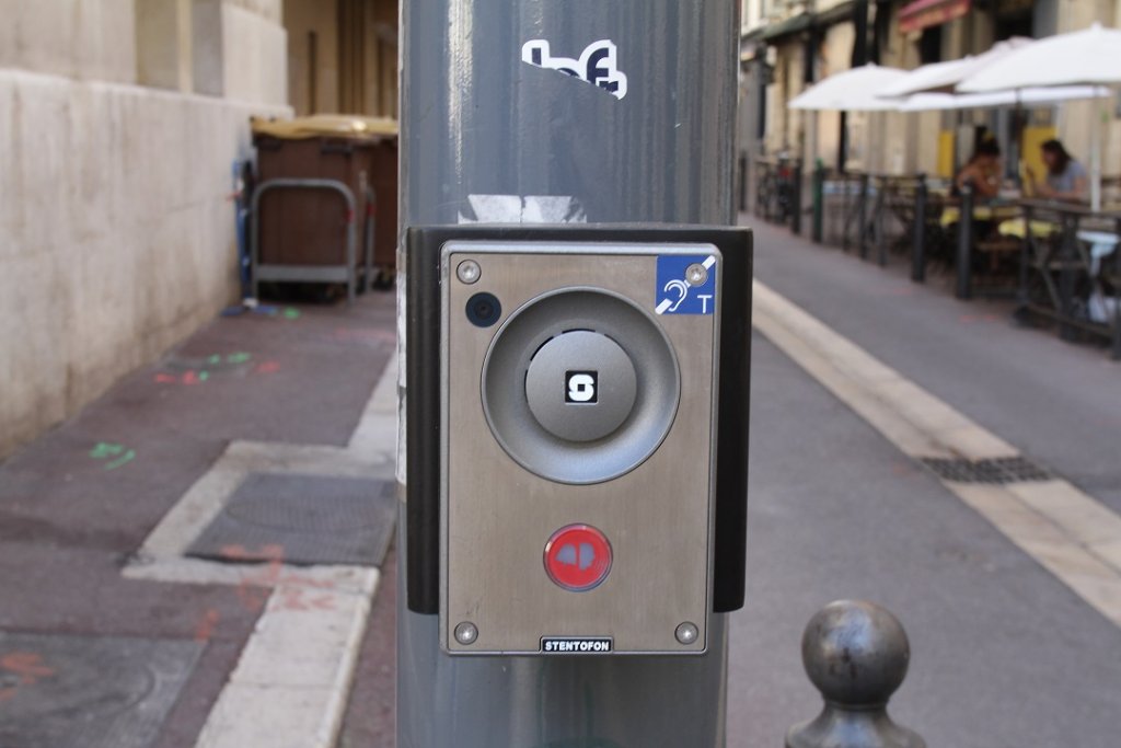 La borne d'appel d'urgence  (Photo Robert Poulain)