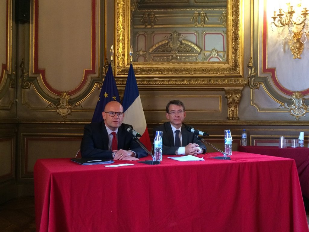 Olivier de Mazières, préfet de police des Bouches-du-Rhône et Emmanuel Barbe, délégué interministériel à la sécurité routière (Photo Mireille Bianciotto) Olivier de Mazières, préfet de police des Bouches-du-Rhône et Emmanuel Barbe, délégué interministériel à la sécurité routière (Photo Mireille Bianciotto)
