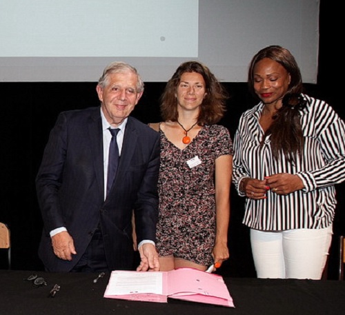 Les ministres Jacques Mezard et Laura Flessel lors de la signature de partenariats avec les fédérations et associations sportives (Photo Robert Poulain)