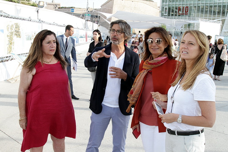Camille Moirenc entouré de Martine Vassal, présidente du CD13, Sabine bernasconi, vice-présidente du CD13 en charge de la Culture et Solange Biaggi, vice présidente du CD13 en charge de l'aménagement du territoire (Photo Robert Poulain) Camille Moirenc entouré de Martine Vassal, présidente du CD13, Sabine bernasconi, vice-présidente du CD13 en charge de la Culture et Solange Biaggi, vice présidente du CD13 en charge de l'aménagement du territoire (Photo Robert Poulain)