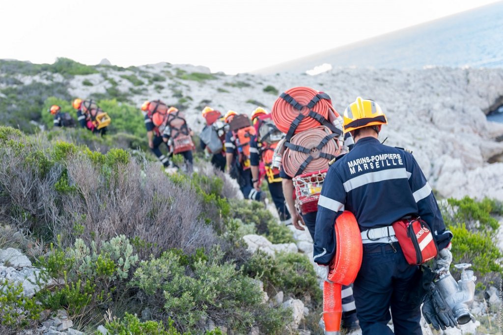 Déplacements des pompiers dans les calanques (Photo: BMPM/MT Etourneau)