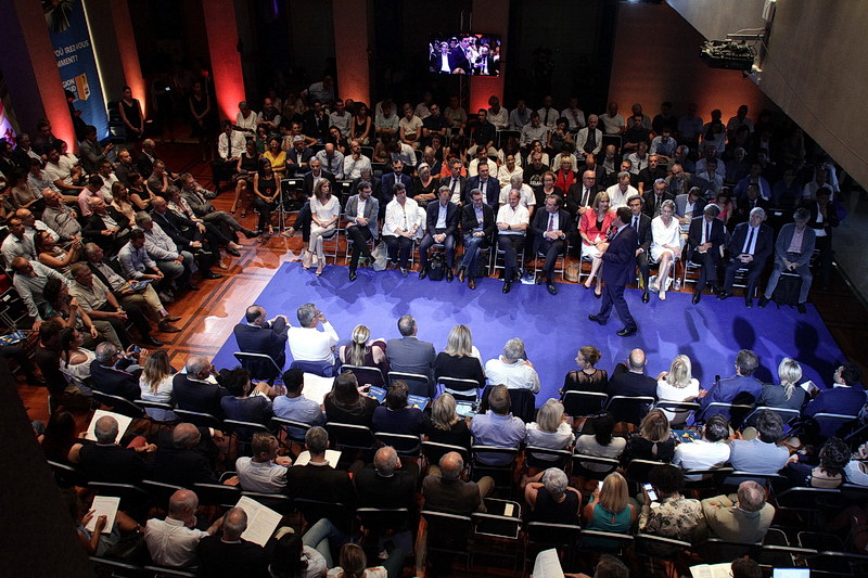 Un public concerné, élus, chefs d'entreprises... est venu en nombre pour "Demain le Sud, la mobilité du Futur" (Photo Robert Poulain)