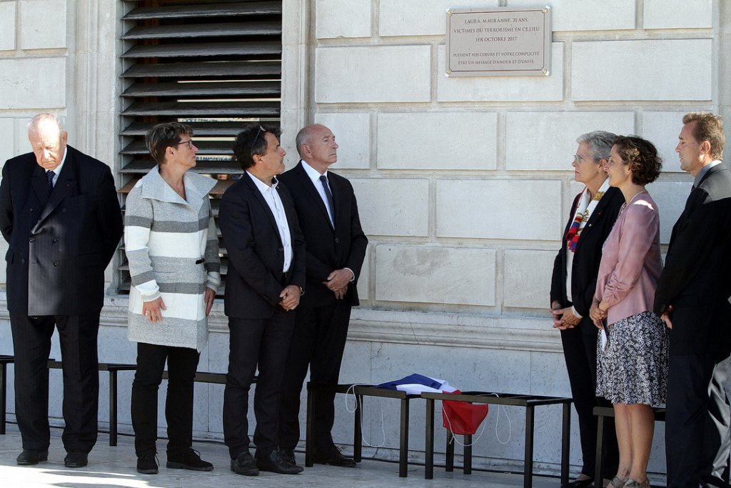 Dévoilement de la plaque sur le parvis de la gare Saint-Charles  (Photo Robert Poulain)