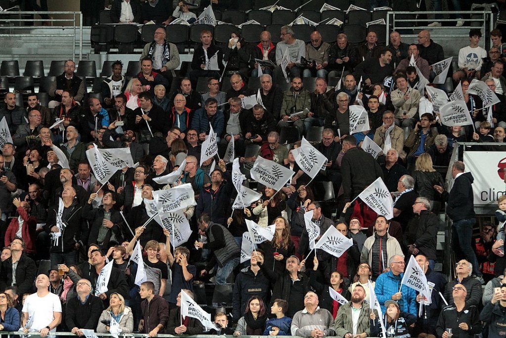 6000 spectateurs pour un match de rugby: une première pour Aix-en-Provence. La nouvelle tribune a été largement appréciée. (Photo Robert Poulain)
