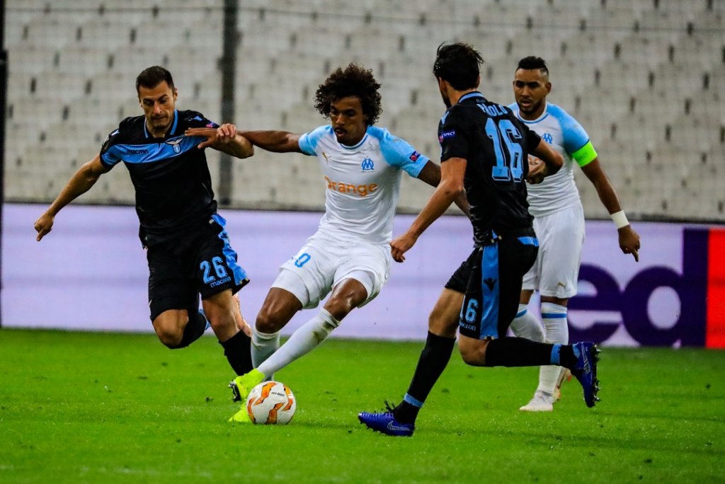Luiz Gustavo est pris au marquage par deux défenseurs romains (Photo Wallis.fr/Laurent Saccomano)