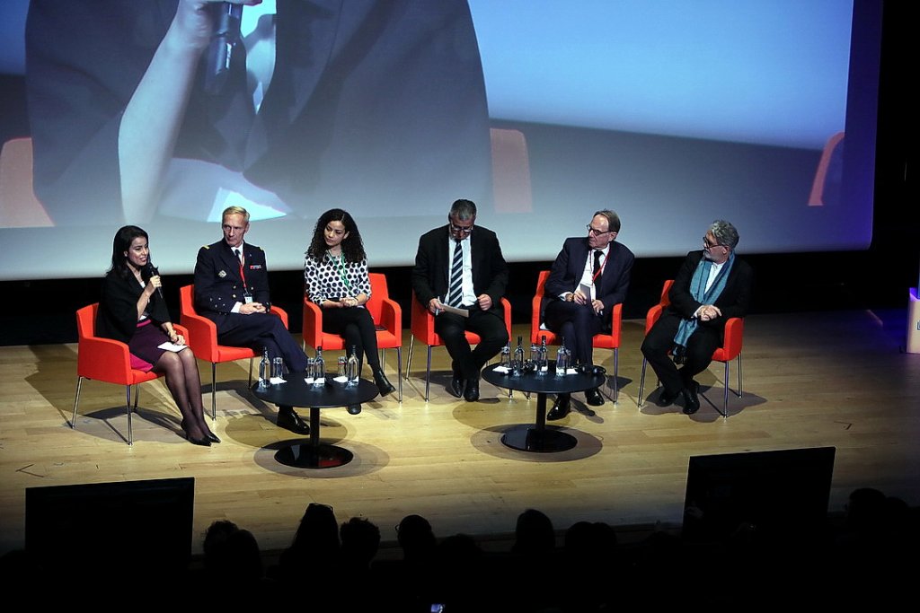Première table ronde  (Photo Robert Poulain)