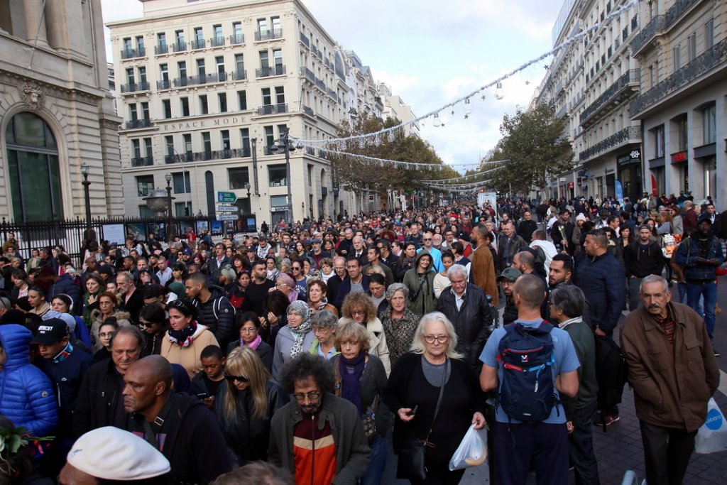 La gravité se lit sur les visages (Photo Robert Poulain)