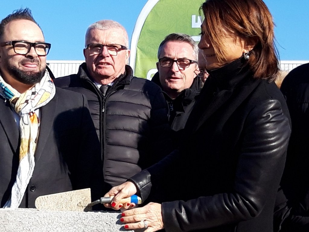 La pose de la première pierre (Photo M.B.) La pose de la première pierre (Photo M.B.)