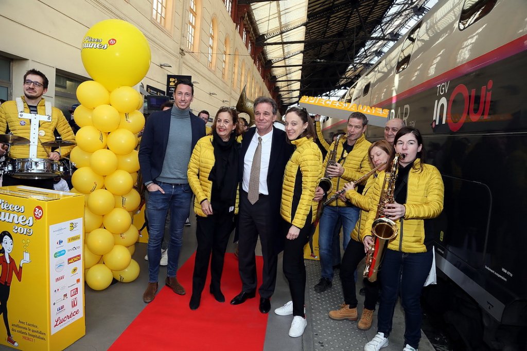 Renaud Muselier, président de la région Sud, entouré de Danuta Pieter et Fréderick Bousquet, conseiller municipal de la ville de Marseille (Photo Robert Poulain)