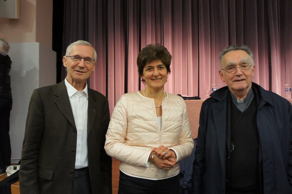 Sylvie Goulard entourée de Mgr. Georges Pontier et du Père Pierre de Charentenay (Photo D.P.-G.) Sylvie Goulard entourée de Mgr. Georges Pontier et du Père Pierre de Charentenay (Photo D.P.-G.)