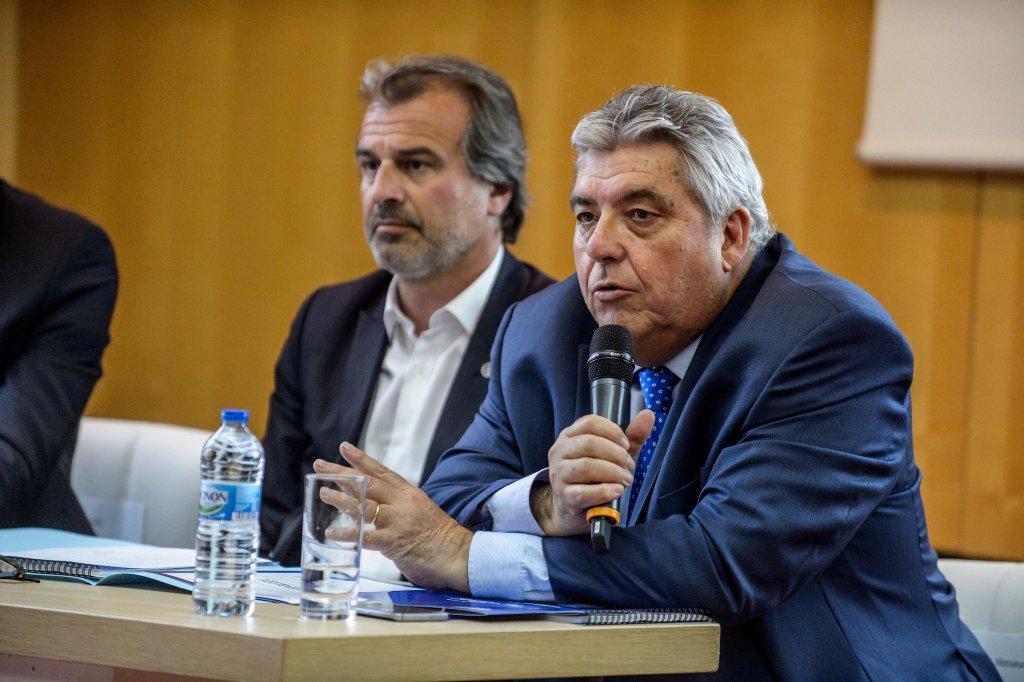 Aux Côtés de Jean-Luc Chauvin, le préfet Pierre Dartout a pris bonne note des propositions du monde économique, il entend impliquer encore l’entreprise dans de futures séances de travail (Photo Robert Poulain)