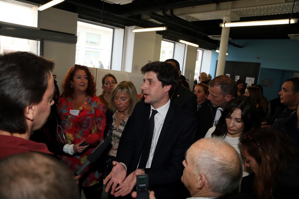 Julien Denormandie, ministre du Logement et de la Ville, s'est rendu à l’Espace d’accueil des personnes évacuées, rue Beauvau à Marseille (Photo Robert Poulain) Julien Denormandie, ministre du Logement et de la Ville, s'est rendu à l’Espace d’accueil des personnes évacuées, rue Beauvau à Marseille (Photo Robert Poulain)