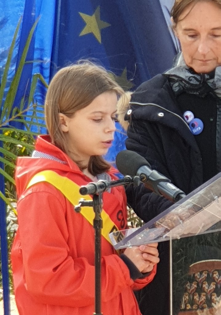 Les noms des Justes ayant œuvré au Camp des Milles furent lus par la jeune Valentine Sacquiepée  (Photos Fondation du Camp des Milles)