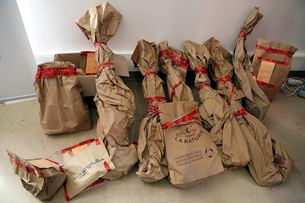 Les armes et autres objets retrouvés (Photo Robert Poulain)