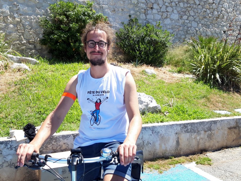 Émilien Schultz du Collectif Vélos en ville souhaite que la Corniche soit rendue tous les dimanches aux cyclistes et aux piétons (Photo Mireille Bianciotto) Émilien Schultz du Collectif Vélos en ville souhaite que la Corniche soit rendue tous les dimanches aux cyclistes et aux piétons (Photo Mireille Bianciotto)