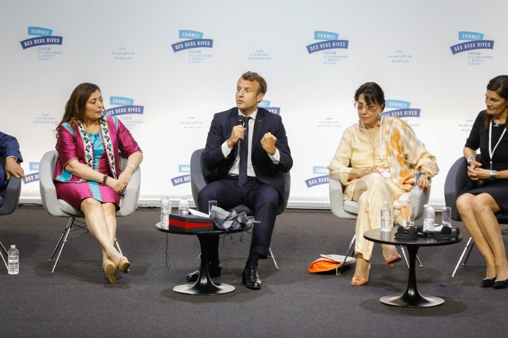 Entouré des représentants des États du dialogue 5+5 le Président français rend hommage 
