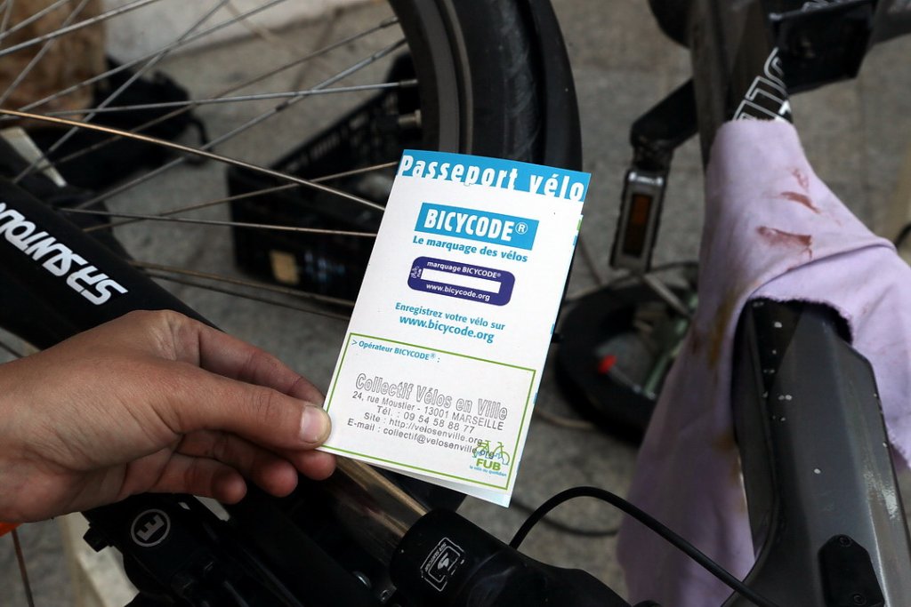 Passeport vélo avec le  Bicycode  (Photo Robert Poulain)