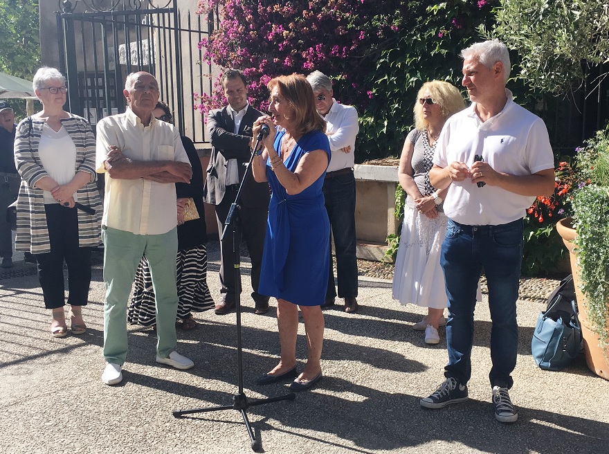 Inauguration de l'exposition Melik par Danielle Milon, maire de Cassis, entourée des responsables du Musée et des organisateurs de l'exposition (Photo C.L.)