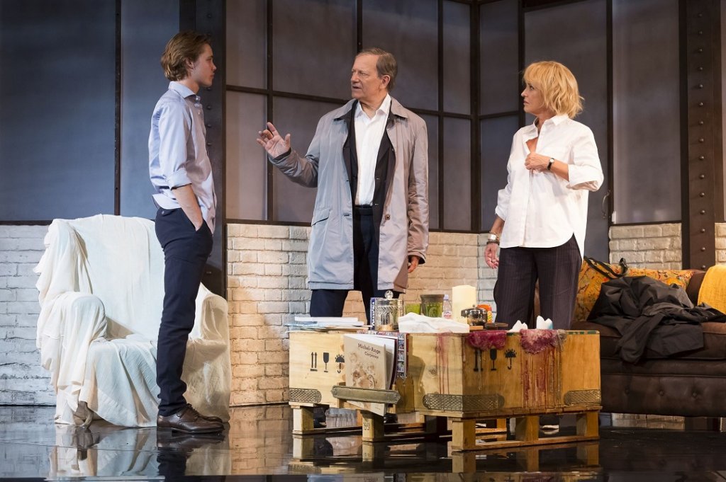 Louis Le Barazer, Fanny Cottençon et Francis Huster dans "Pourvu qu'il soit heureux" de Laurent Ruquier (Photo Sven Andersen)
