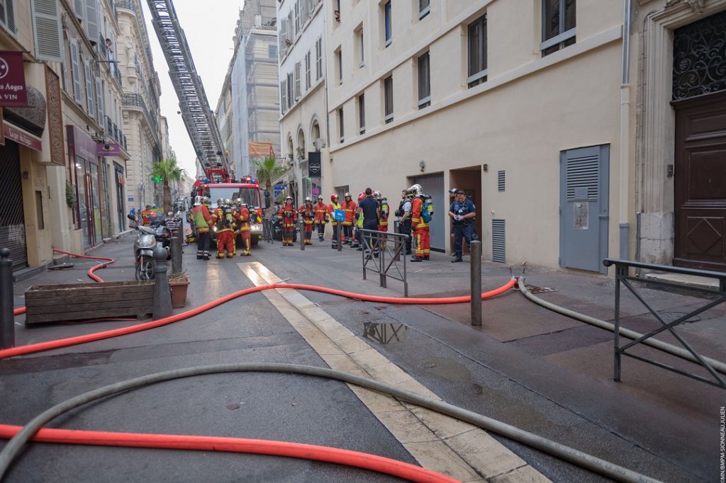 Cette intervention a mobilisé une vingtaine d’engins et une soixantaine de marins-pompiers (Photo BMPM/MT Julien Sionneau)